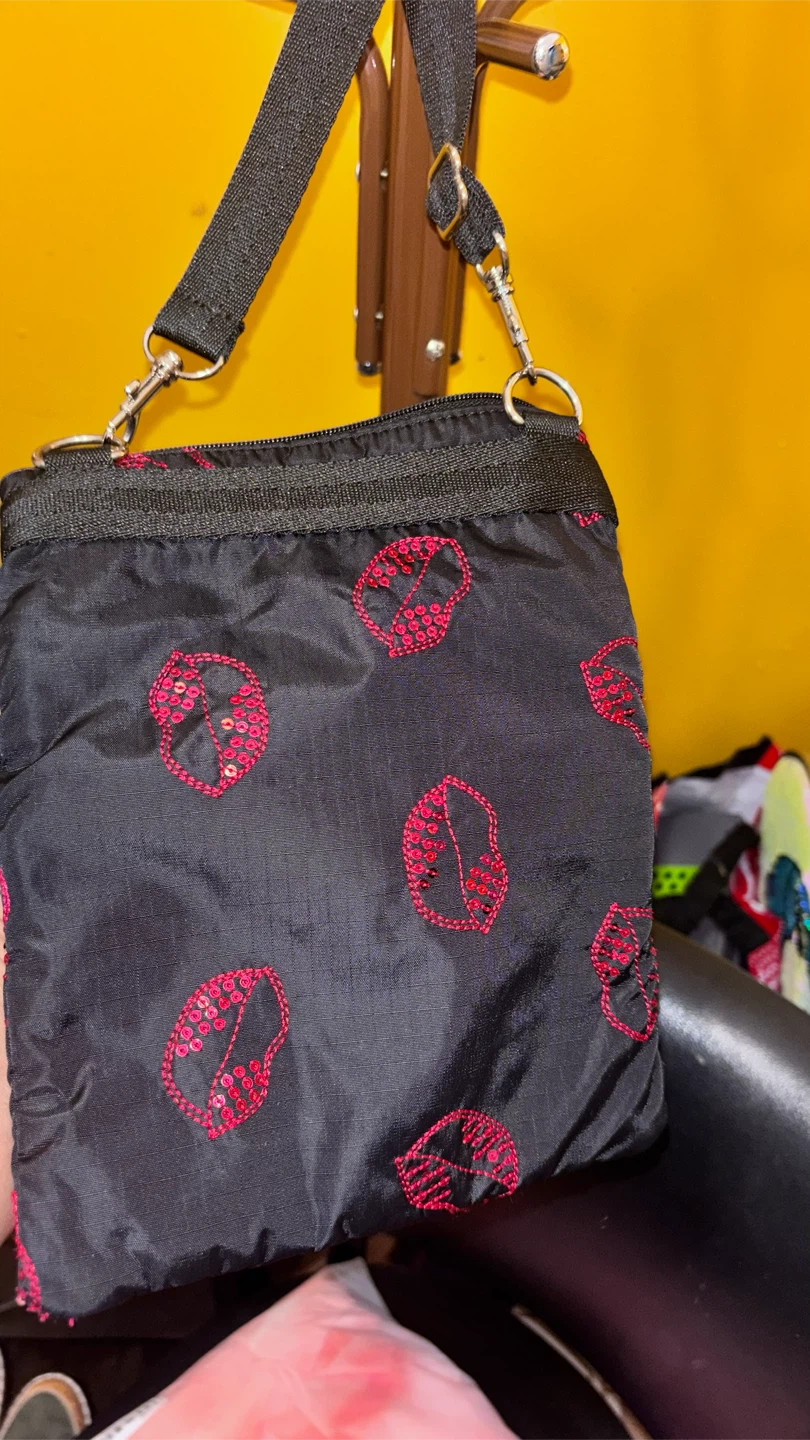 🏈 LeSportsac Black Crossbody Bag - photo 3