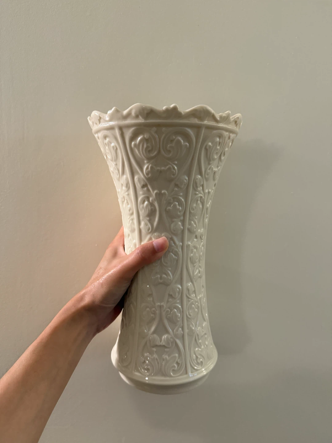 Lenox Wentworth Ivory Porcelain Vase – Made in USA - photo 2