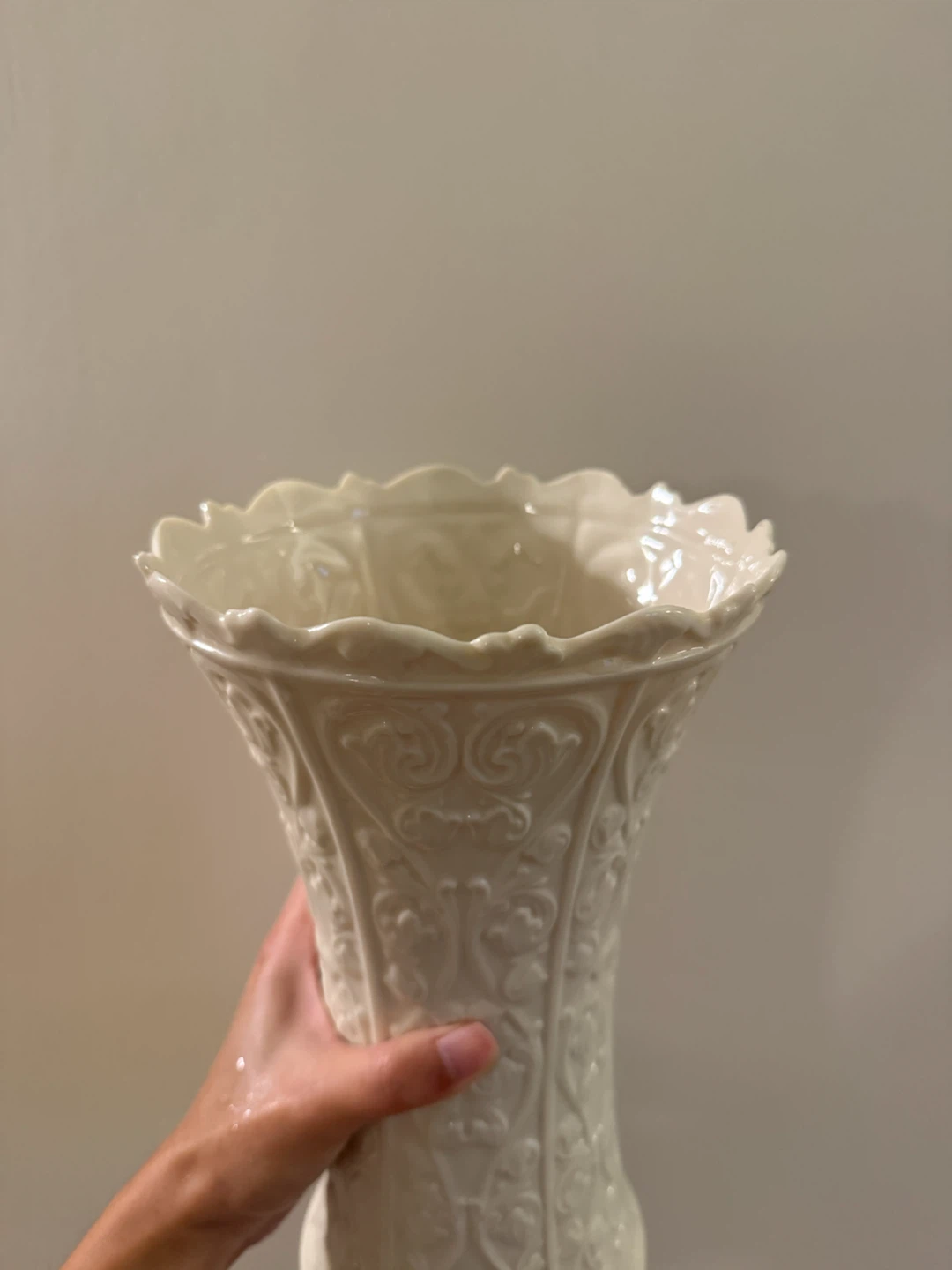 Lenox Wentworth Ivory Porcelain Vase – Made in USA - photo 3
