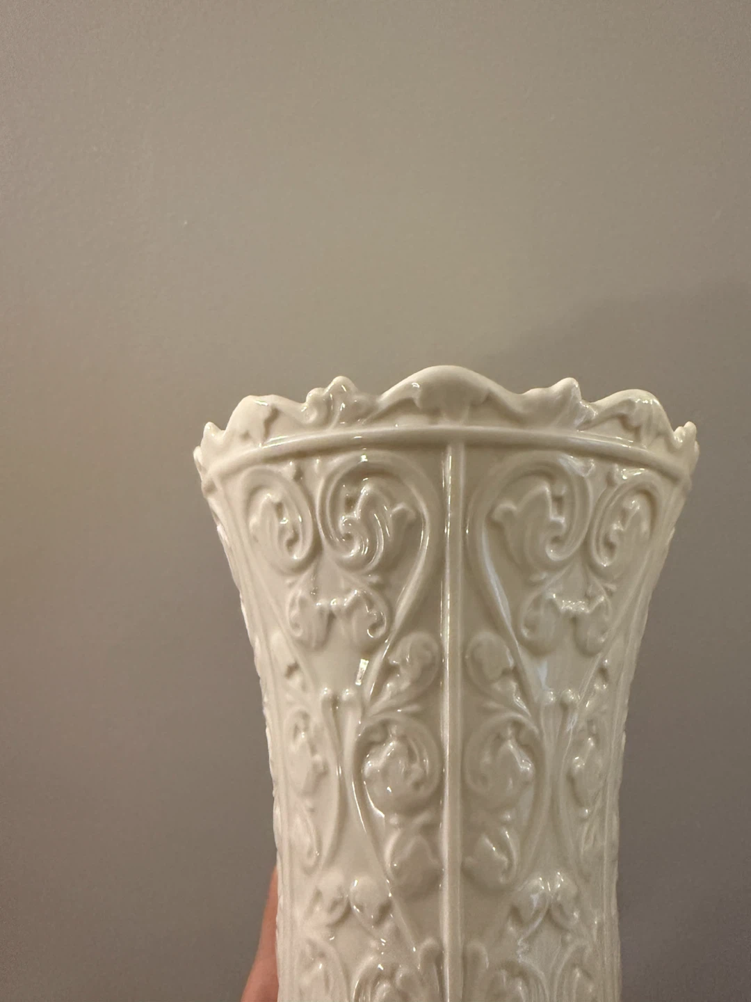 Lenox Wentworth Ivory Porcelain Vase – Made in USA - photo 4