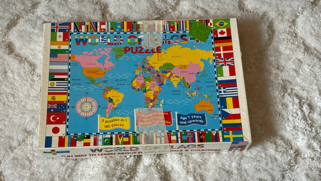 Hopscotch World of Flags 140-Piece Puzzle
