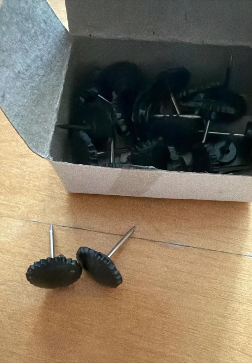 🏈Black Thumb Tacks