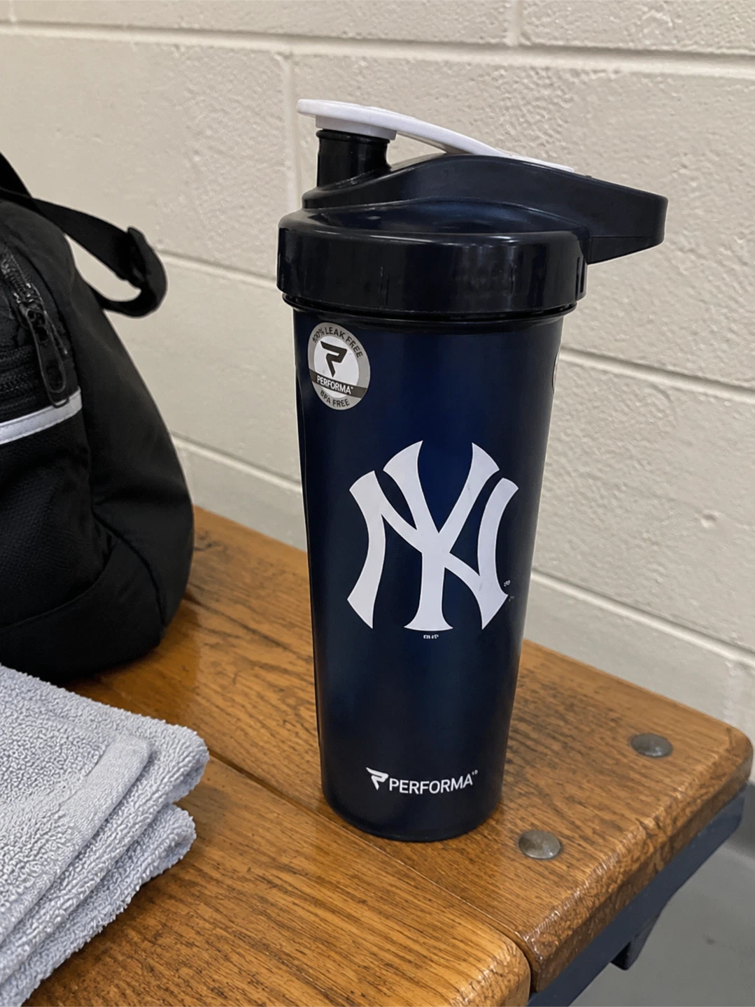 Performa New York Yankees Shaker Bottle