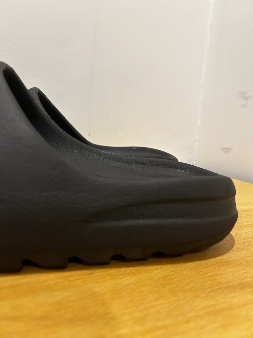 Adidas Yeezy Slides - Black - photo 4