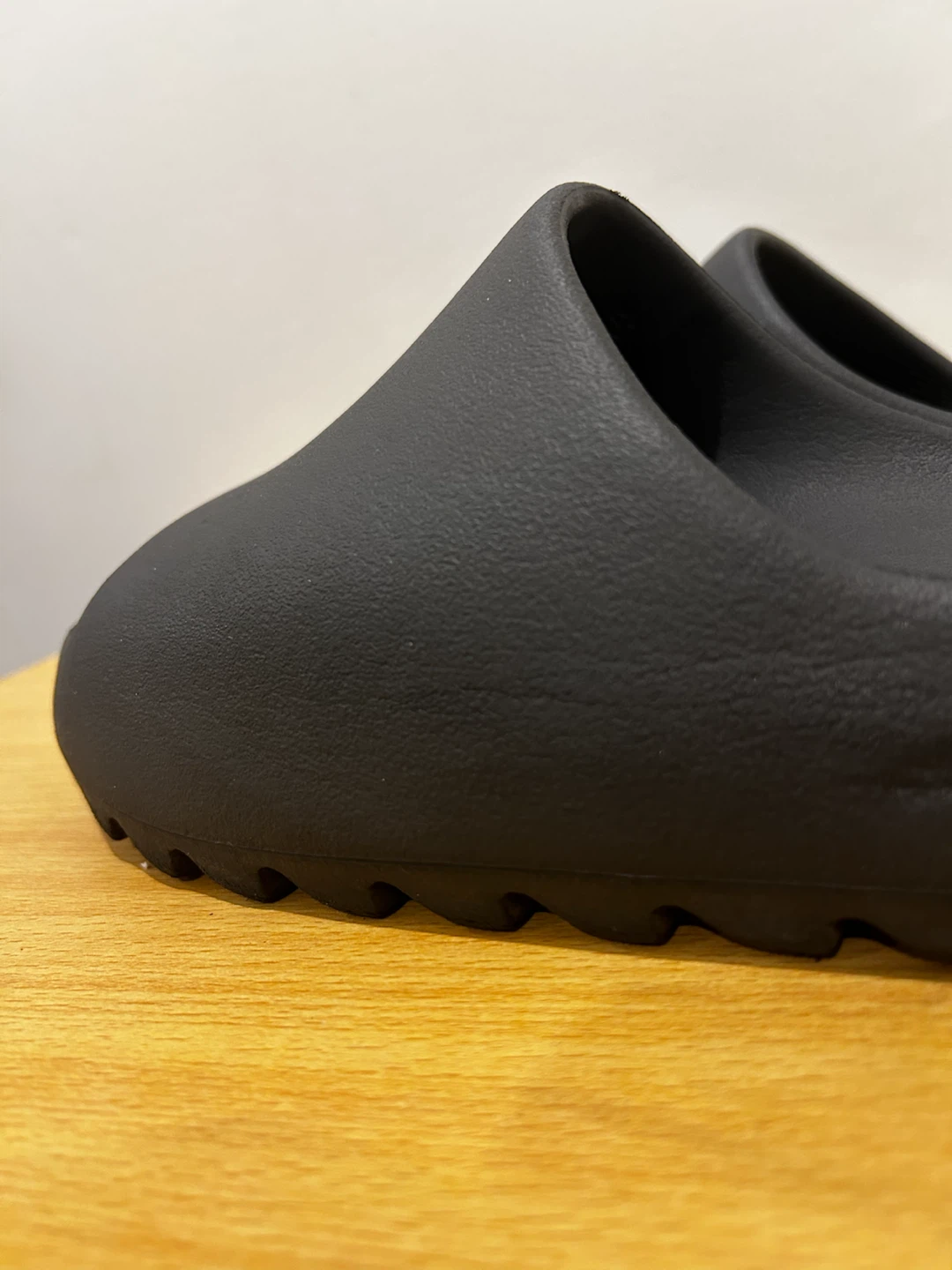 Adidas Yeezy Slides - Black - photo 5