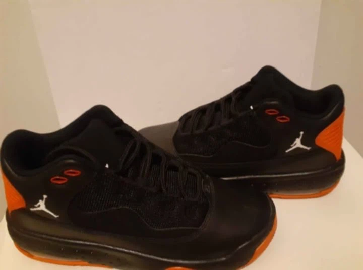 Jordan Max Aura 5 Black and Orange