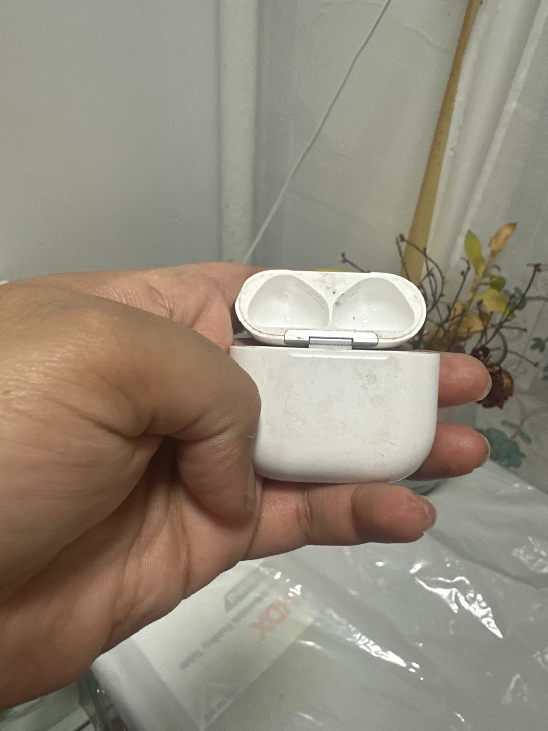 Apple AirPods Charging Case - photo 2