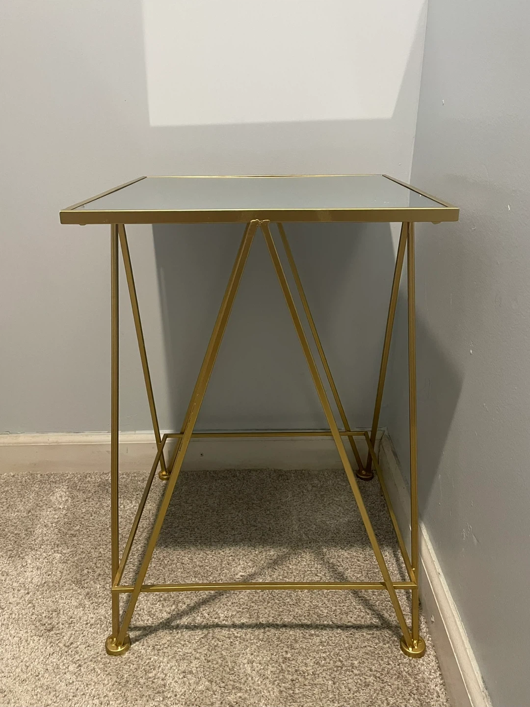 Gold and Mirrored Side Table 🏈 - photo 4
