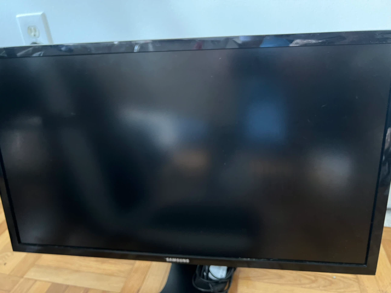 (OBO) Moving Sale - Samsung 4K UHD Monitor - 28 inch U28E590D - photo 2
