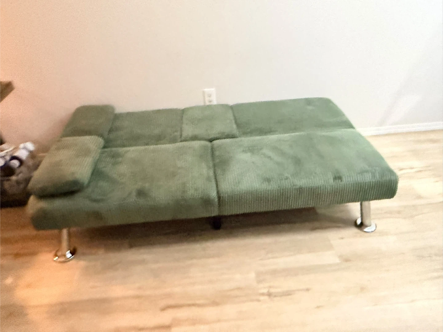 Sofa Bed + FREE extras 2 high Chairs + 1 Coffie table - photo 3