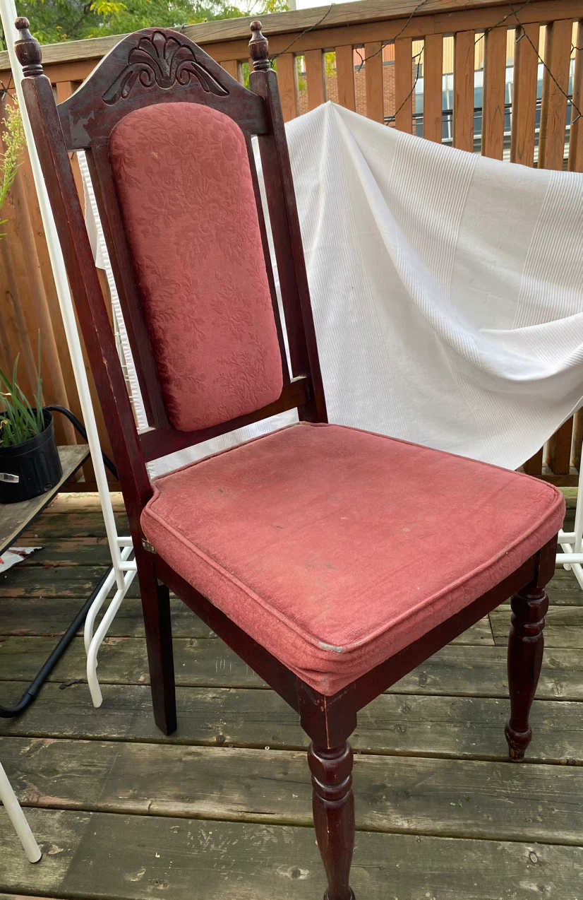 Red Upholstered Chair 🏈