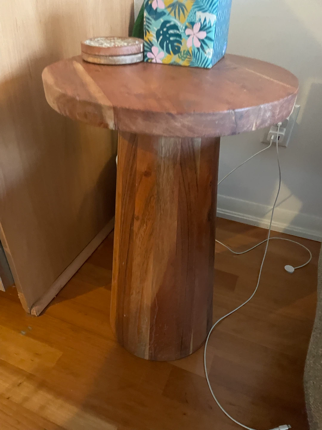 Solid Wood Round Side Table - photo 3