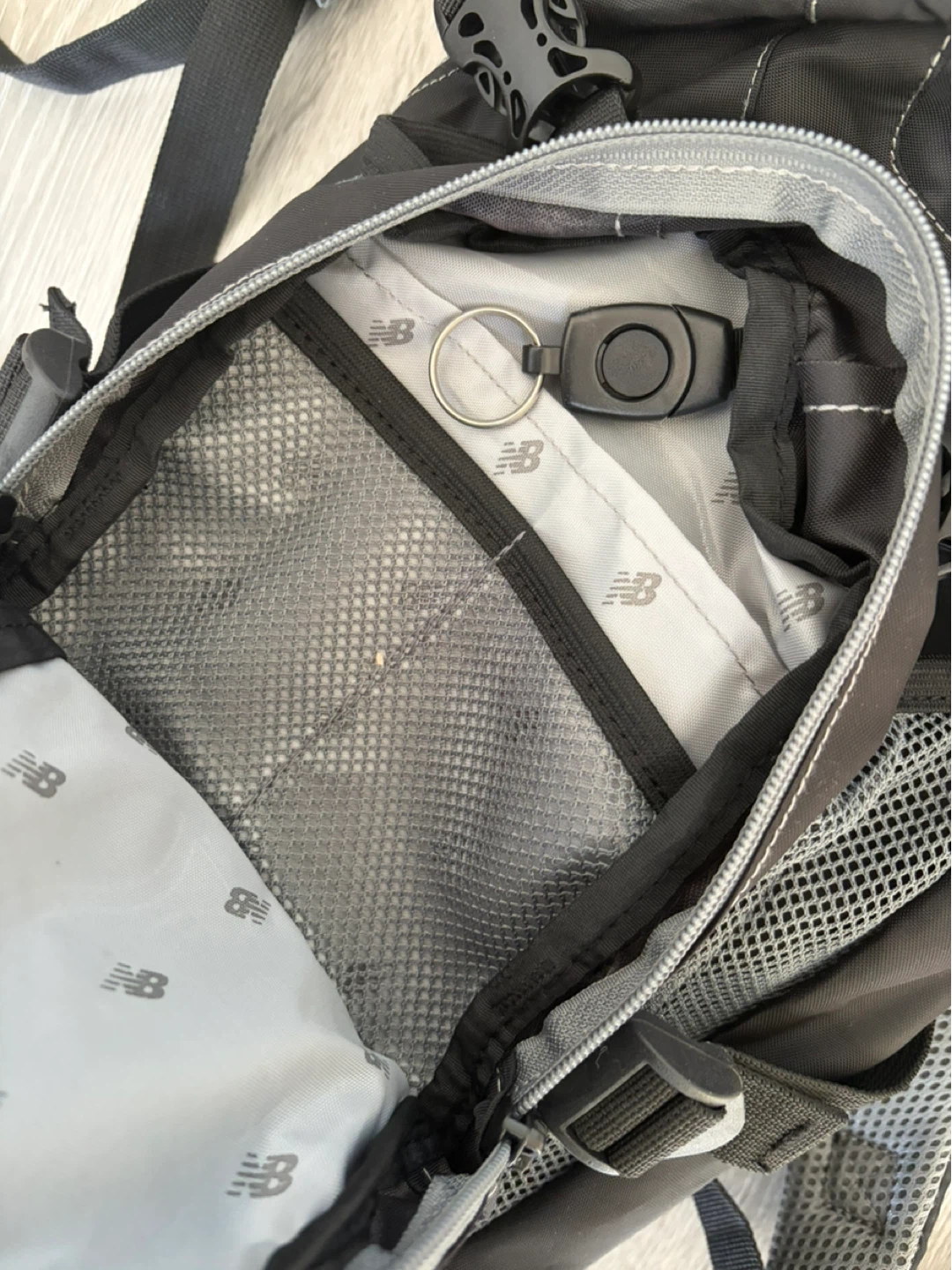 New Balance Black Hydration Daypack Vintage 🏈 - photo 3