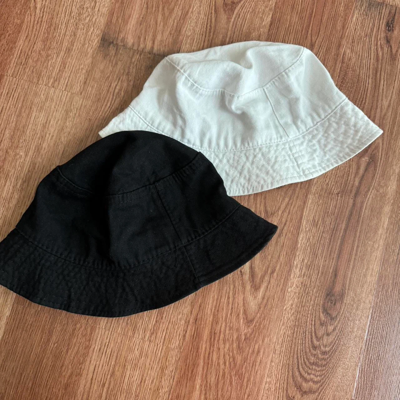 Two cotton bucket hats in black and white - photo 2