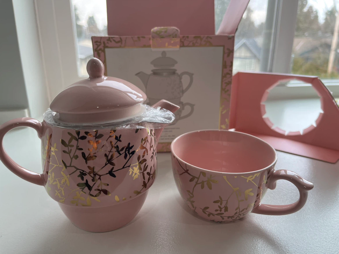 Tea pot and cup 🏈