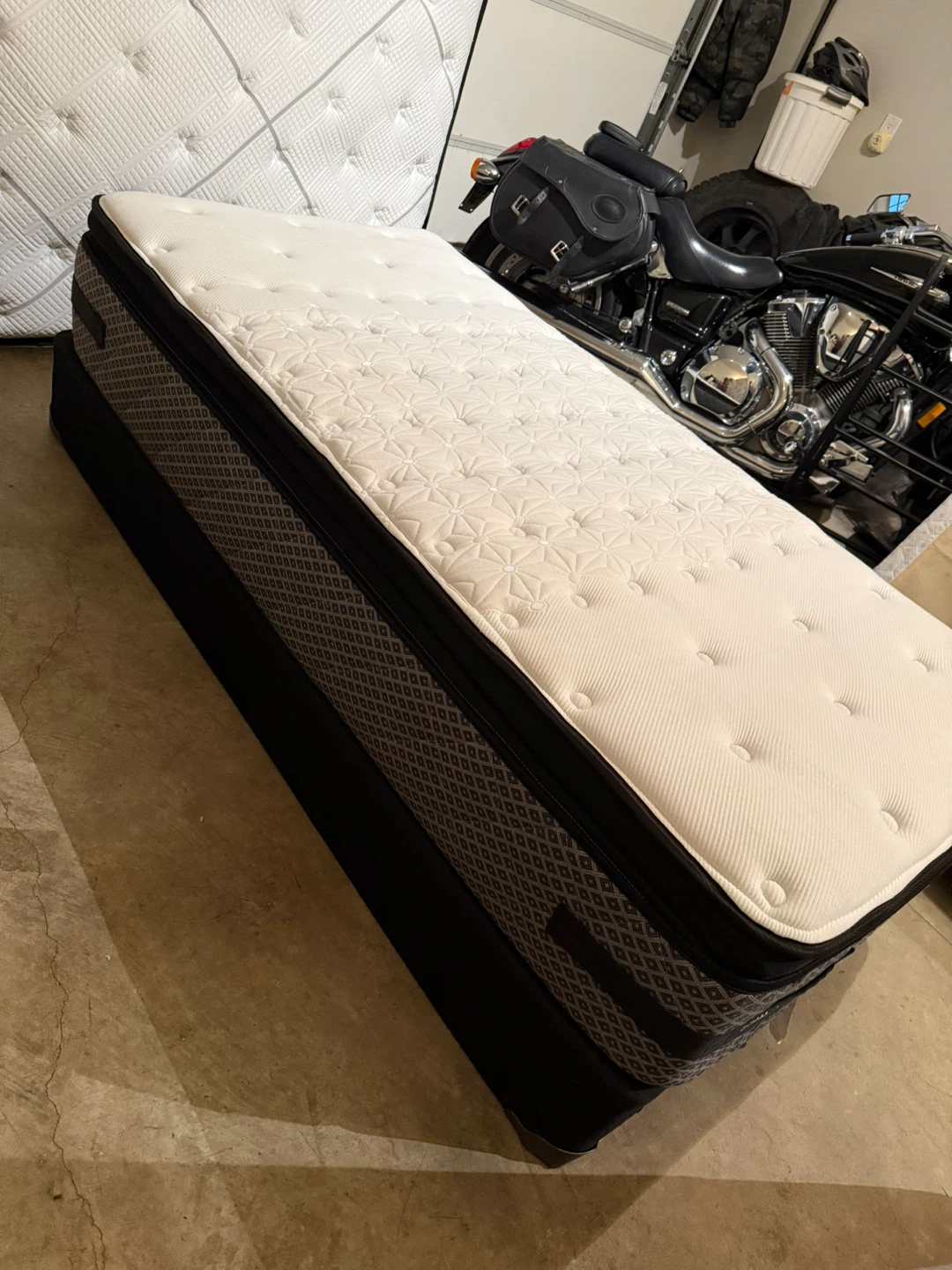 Twin bed Bascilly new . Delivery $$ - photo 4