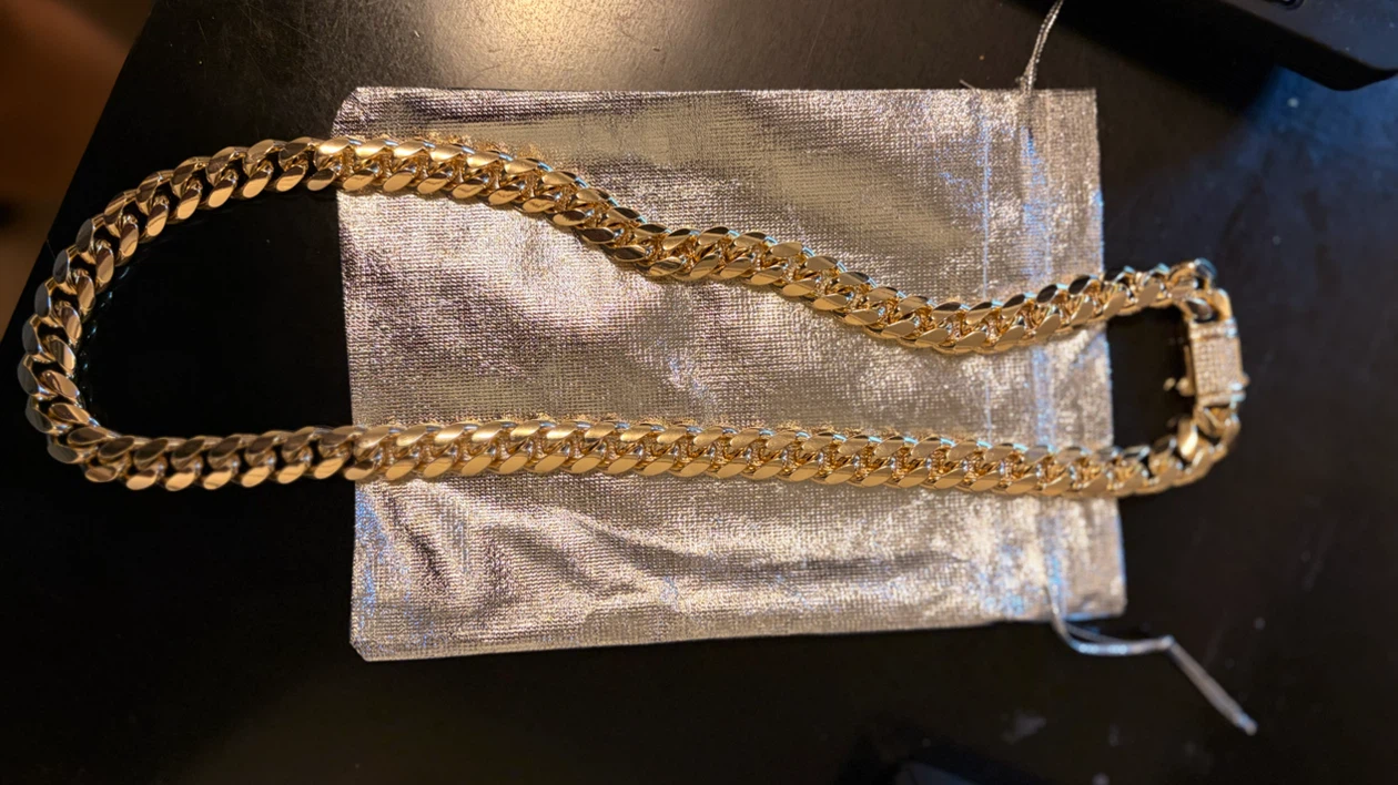 22” Cuban link chain with cz to mimic VVS stones clasp 18k