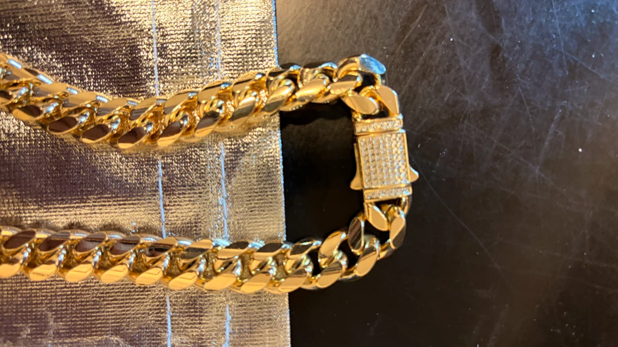 22” Cuban link chain with cz to mimic VVS stones clasp 18k - photo 2