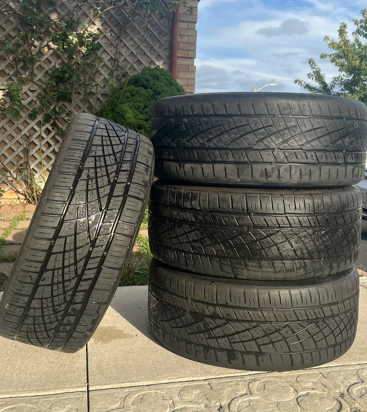 Set of 4 Continental ExtremeContact 235/40R19 Tires - photo 2