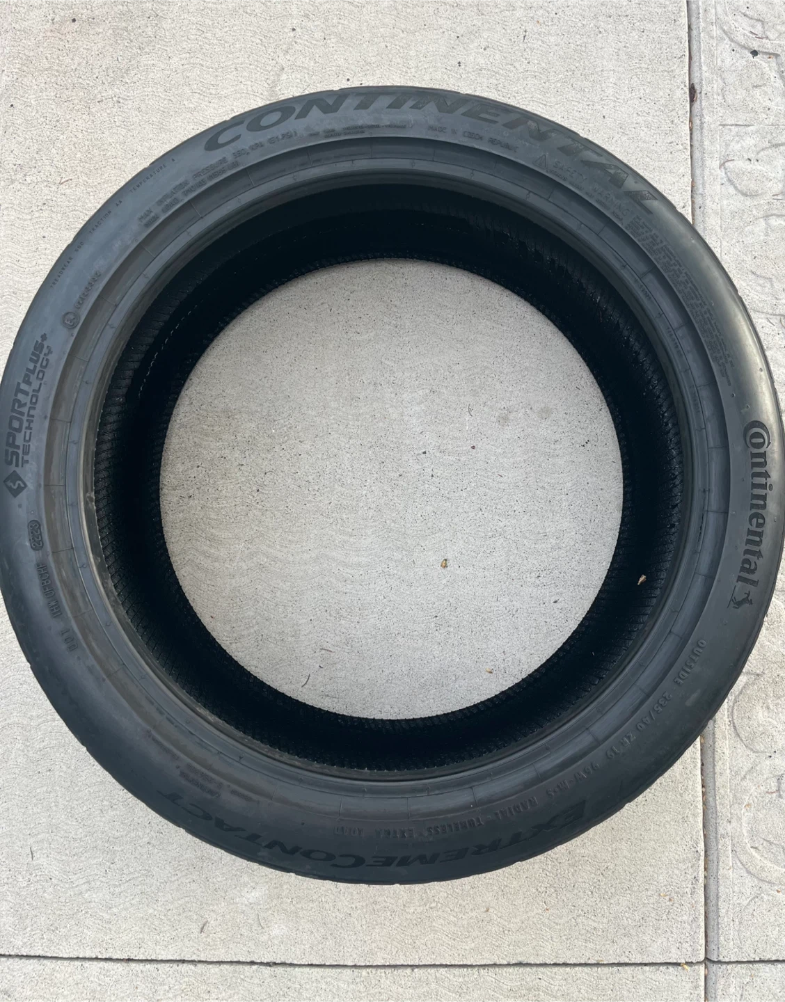 Set of 4 Continental ExtremeContact 235/40R19 Tires - photo 3