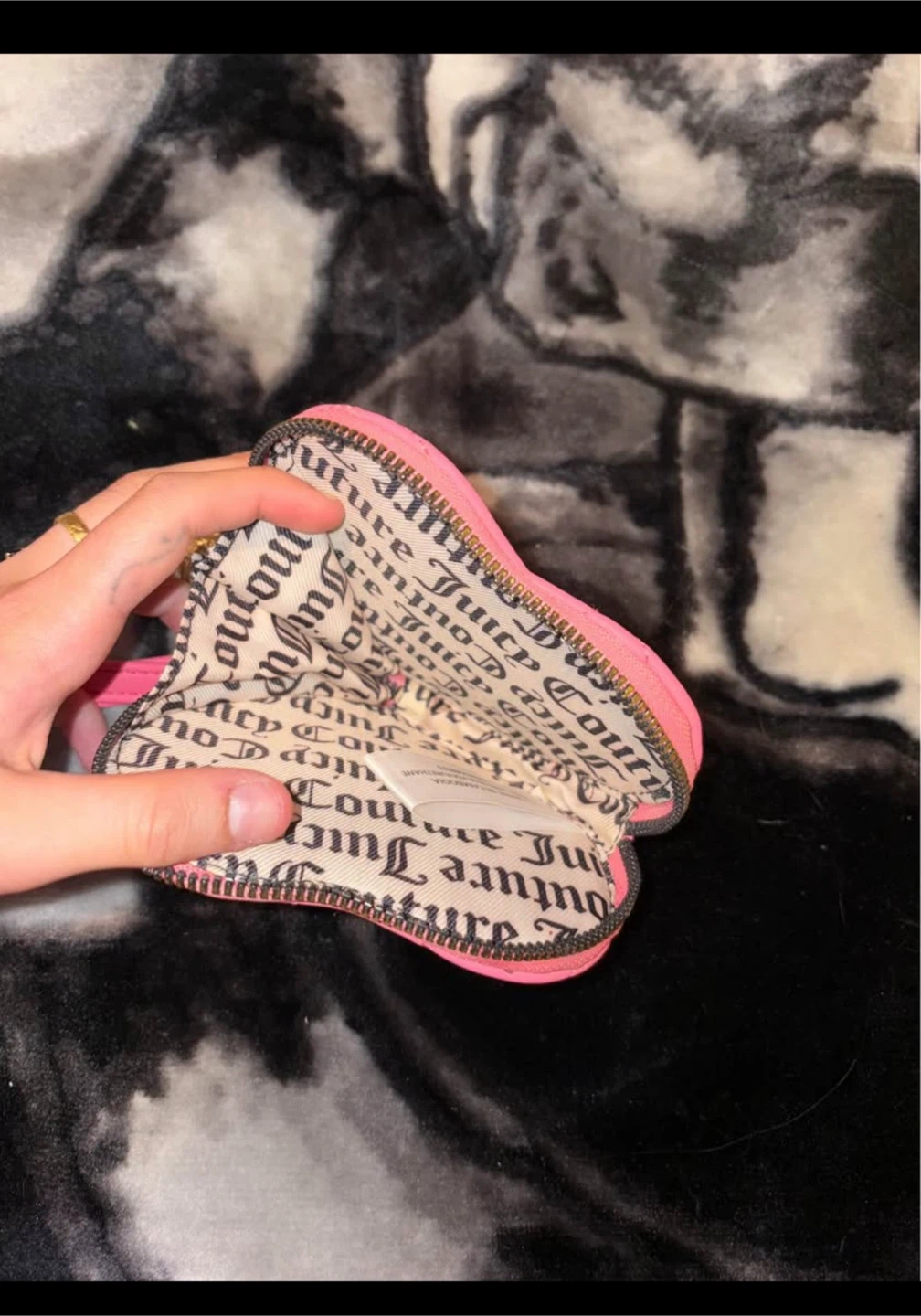 Juicy Couture Heart Wristlet - photo 3