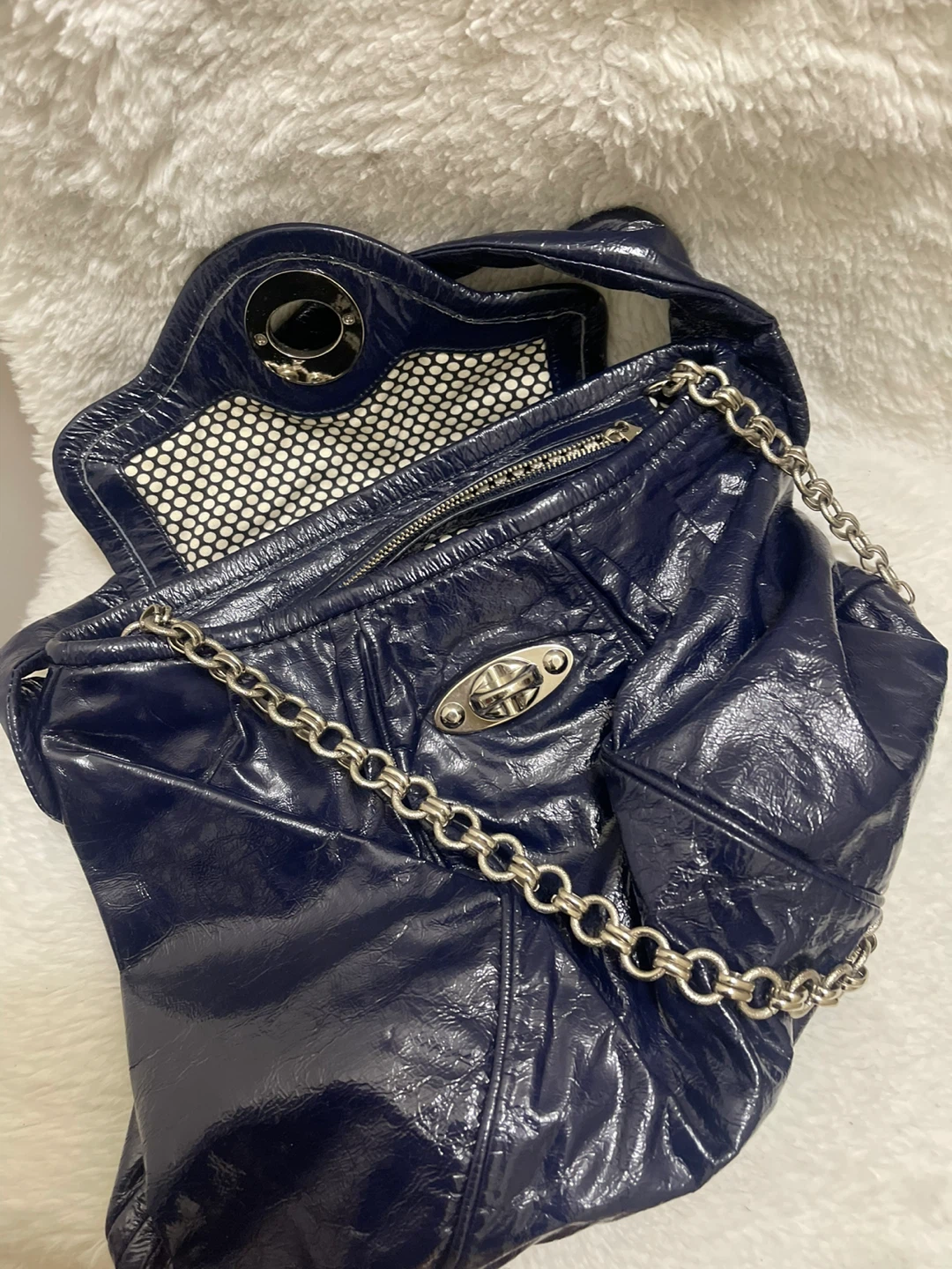 Marc by Marc Jacobs Navy Blue Patent Handbag - photo 2