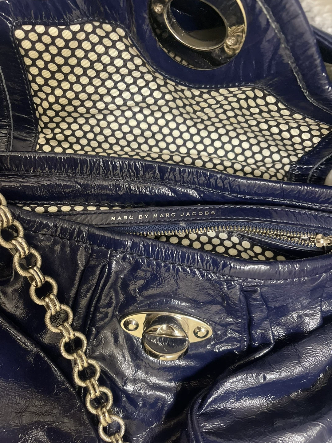Marc by Marc Jacobs Navy Blue Patent Handbag - photo 5