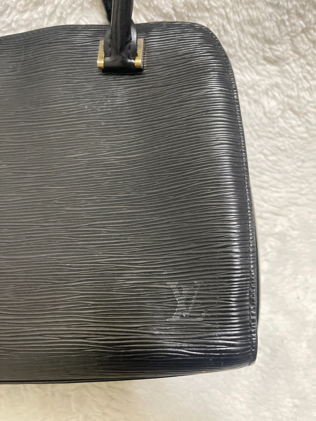 Louis Vuitton Epi Leather Handbag - photo 2