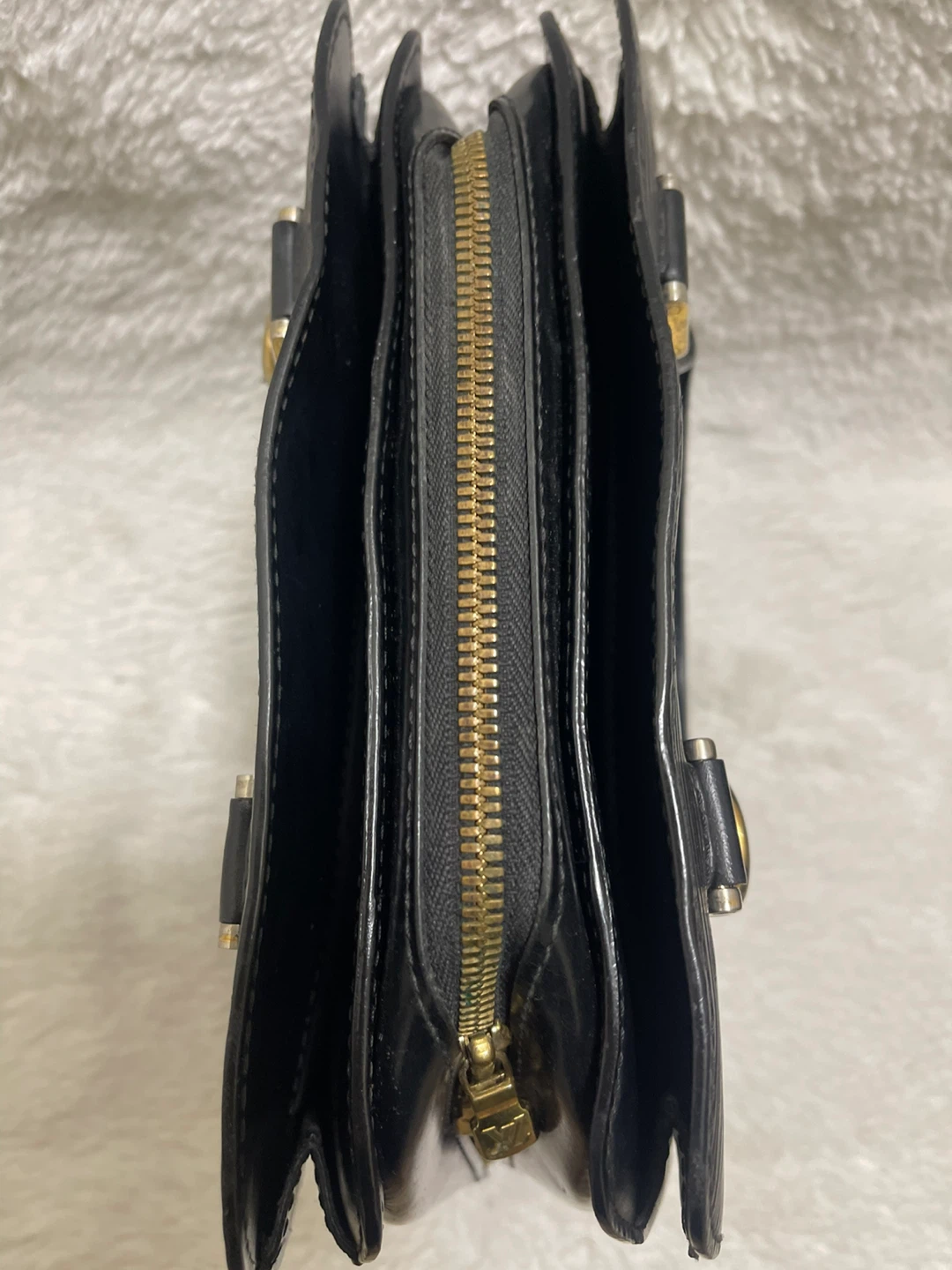 Louis Vuitton Epi Leather Handbag - photo 3