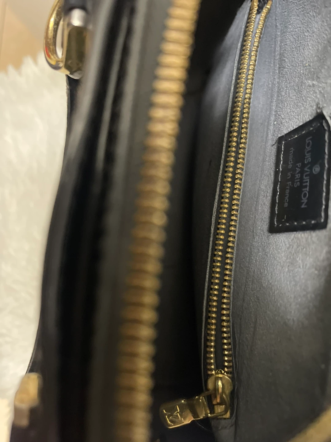 Louis Vuitton Epi Leather Handbag - photo 4