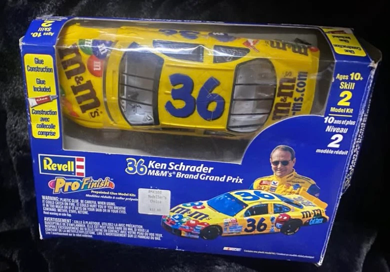 🏈2001 Revell NASCAR Model Kit - Ken Schrader #36 M&M's Pontiac - photo 2