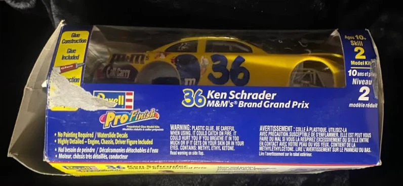 🏈2001 Revell NASCAR Model Kit - Ken Schrader #36 M&M's Pontiac - photo 4