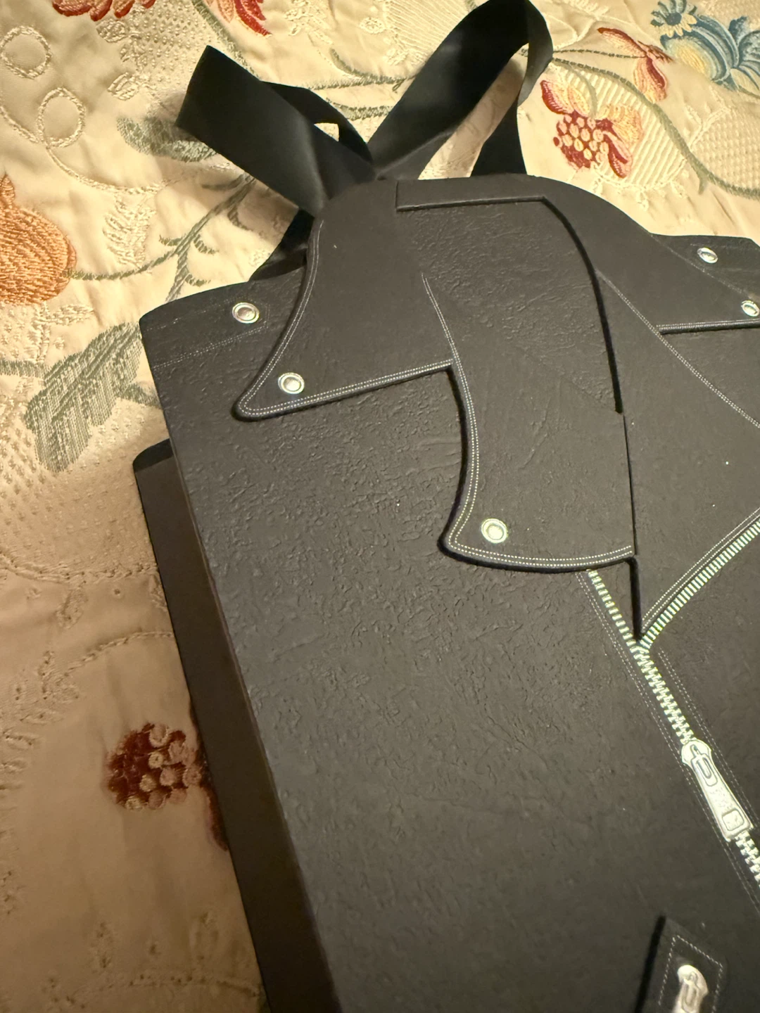 🏈Black Leather Jacket Design Rigid Gift Bag - photo 3