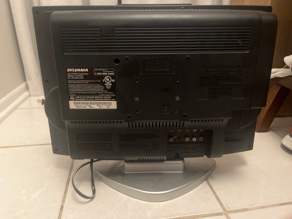 Sylvania LD155SC8 LCD TV/DVD Combination - photo 3