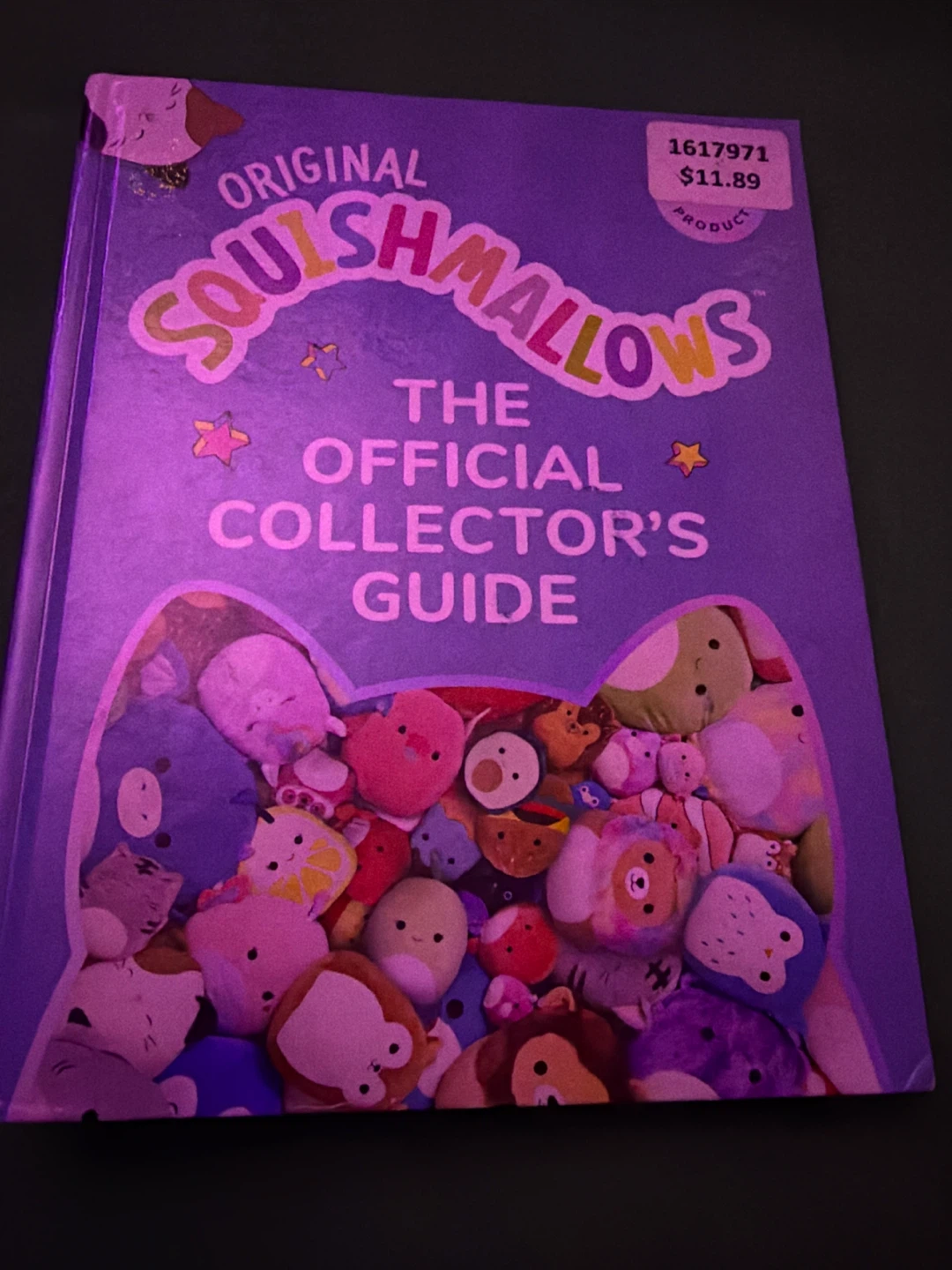 Squishmallows: The Official Collector's Guide🏈