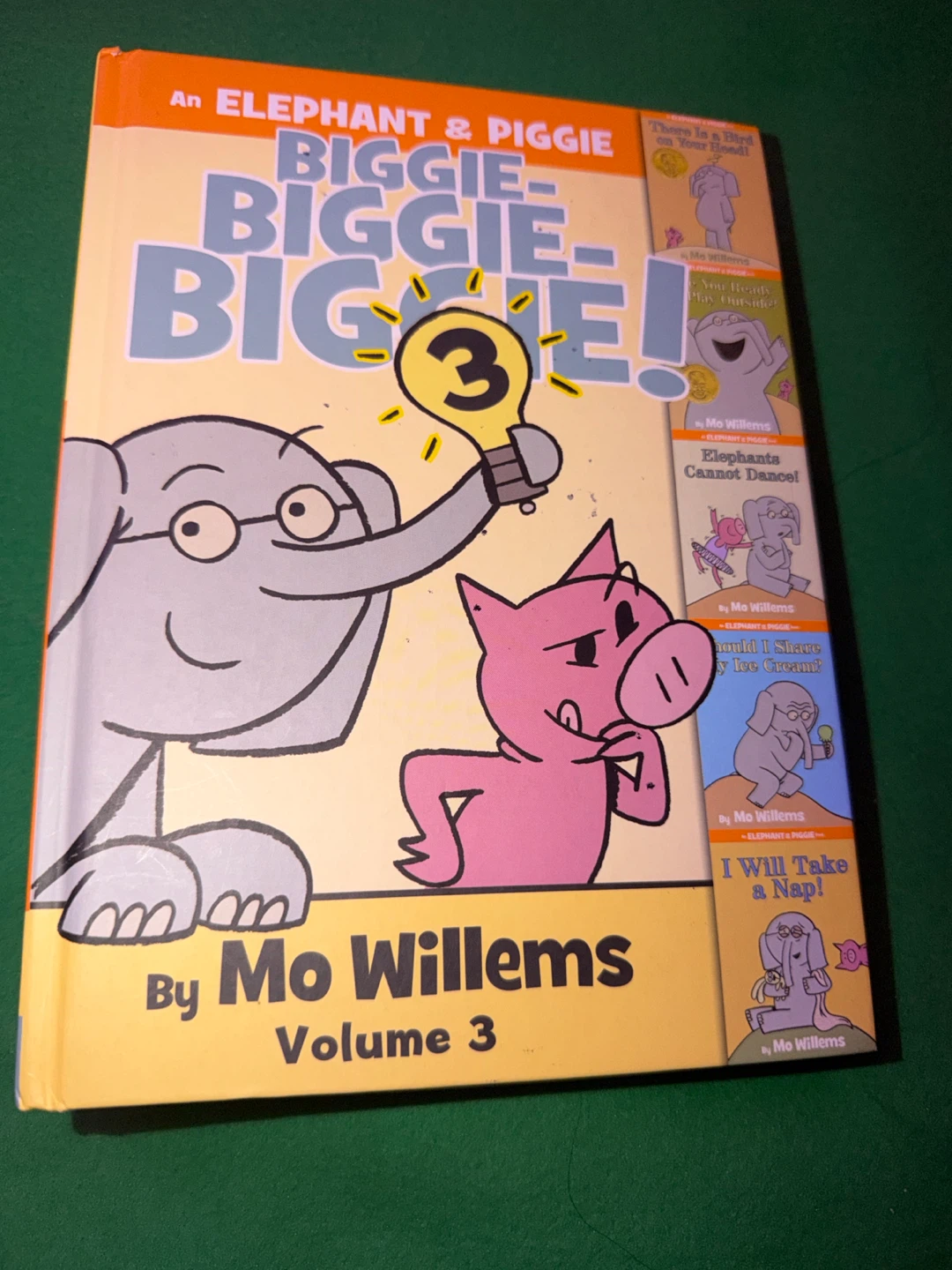 Elephant & Piggie Biggie-Biggie-Biggie! Vol 3🏈