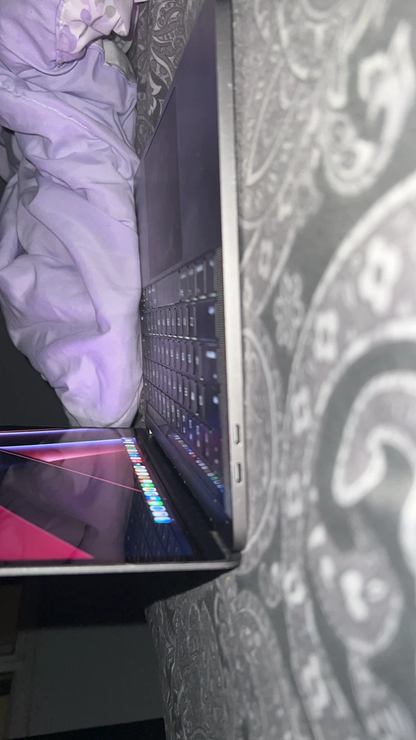 2017 MacBook Pro 13”  Touch Bar - 8GB RAM - 256GB SSD - photo 5