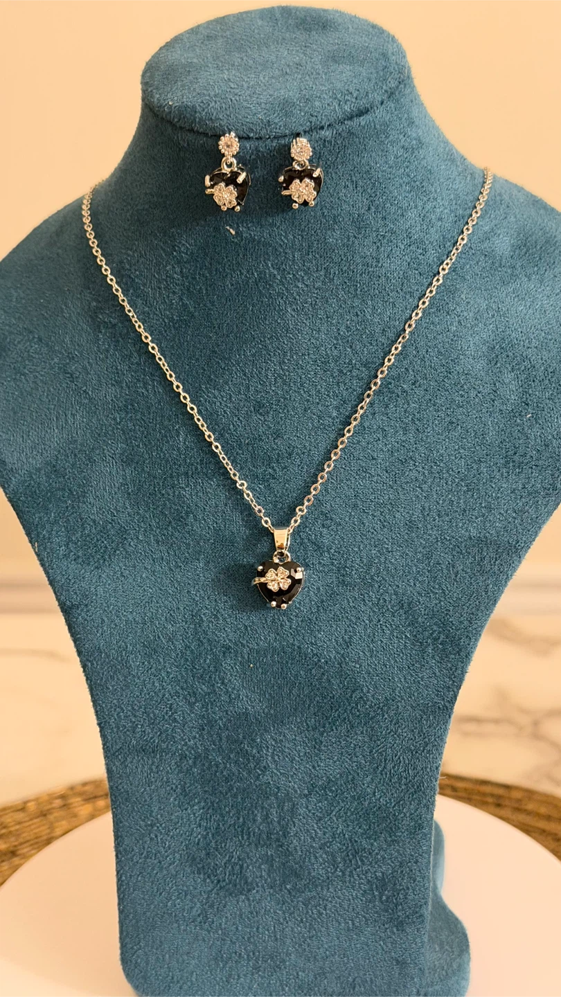 Black Heart and Clover Jewellery Set
