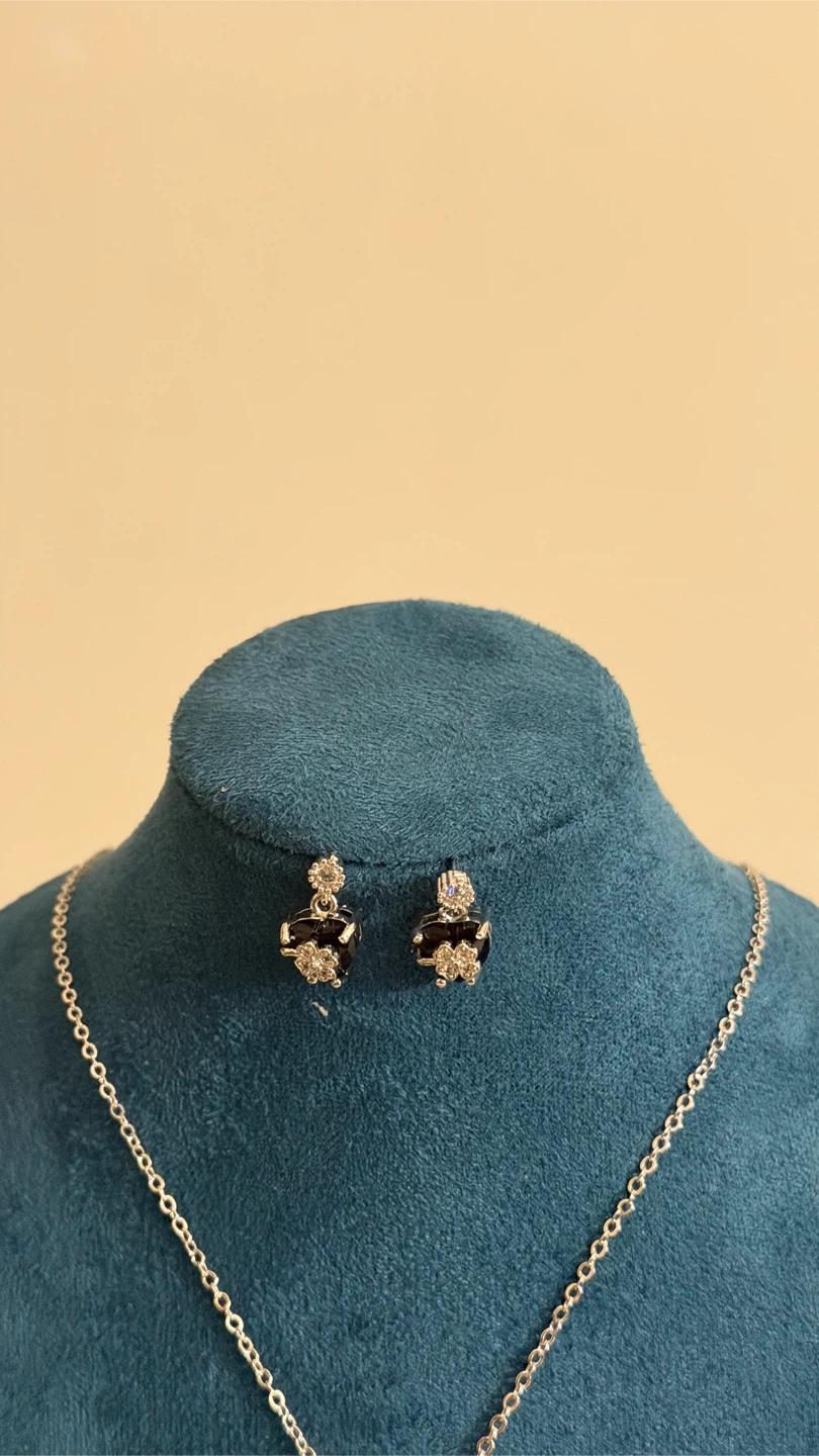 Black Heart and Clover Jewellery Set - photo 2