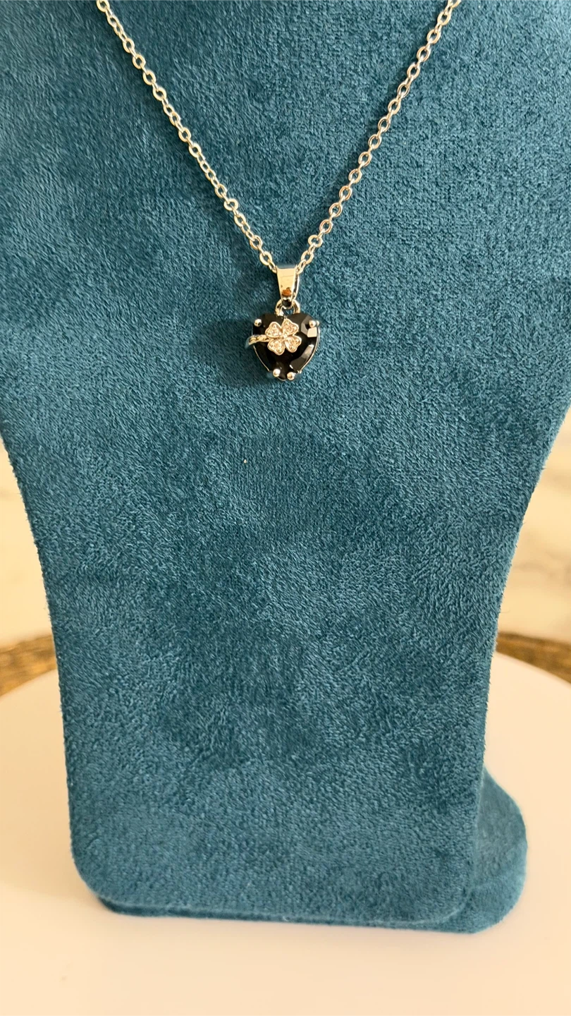 Black Heart and Clover Jewellery Set - photo 3