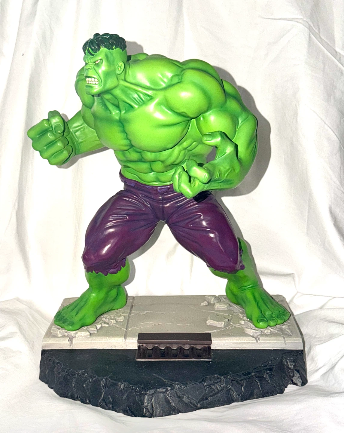 Hard Hero The Incredible Hulk Statue - photo 2