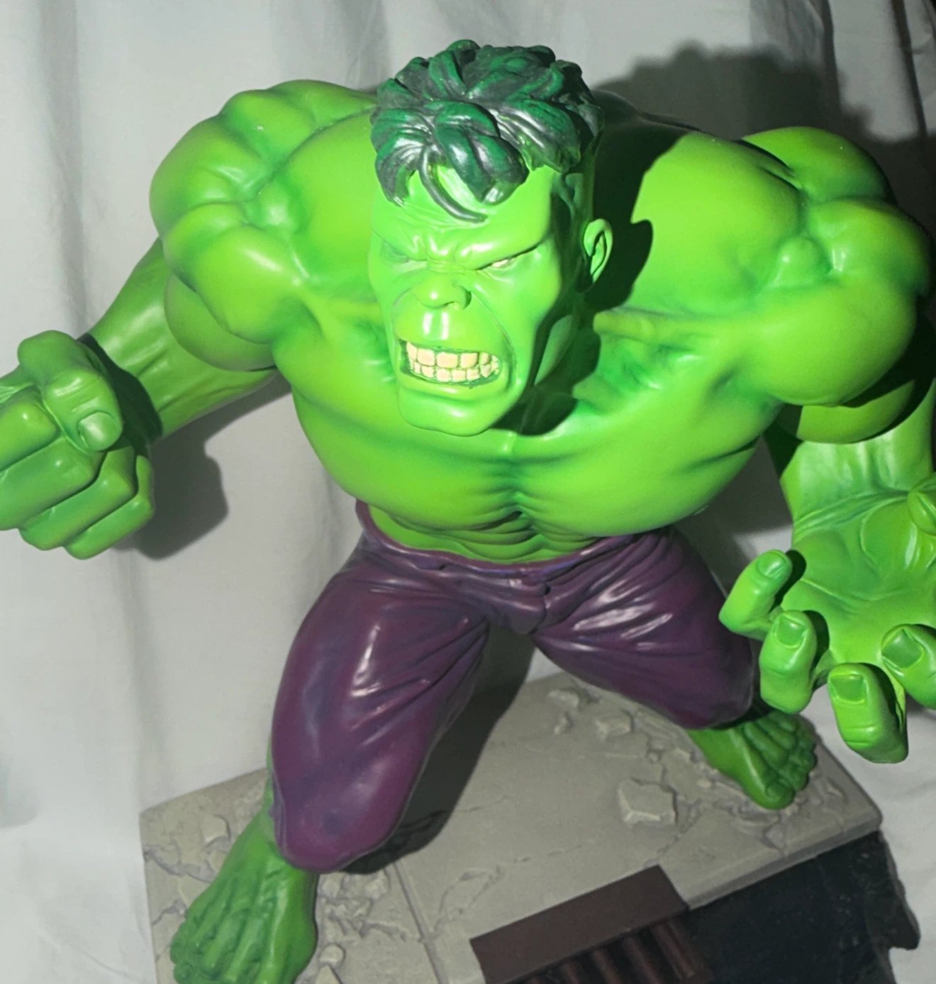Hard Hero The Incredible Hulk Statue - photo 3