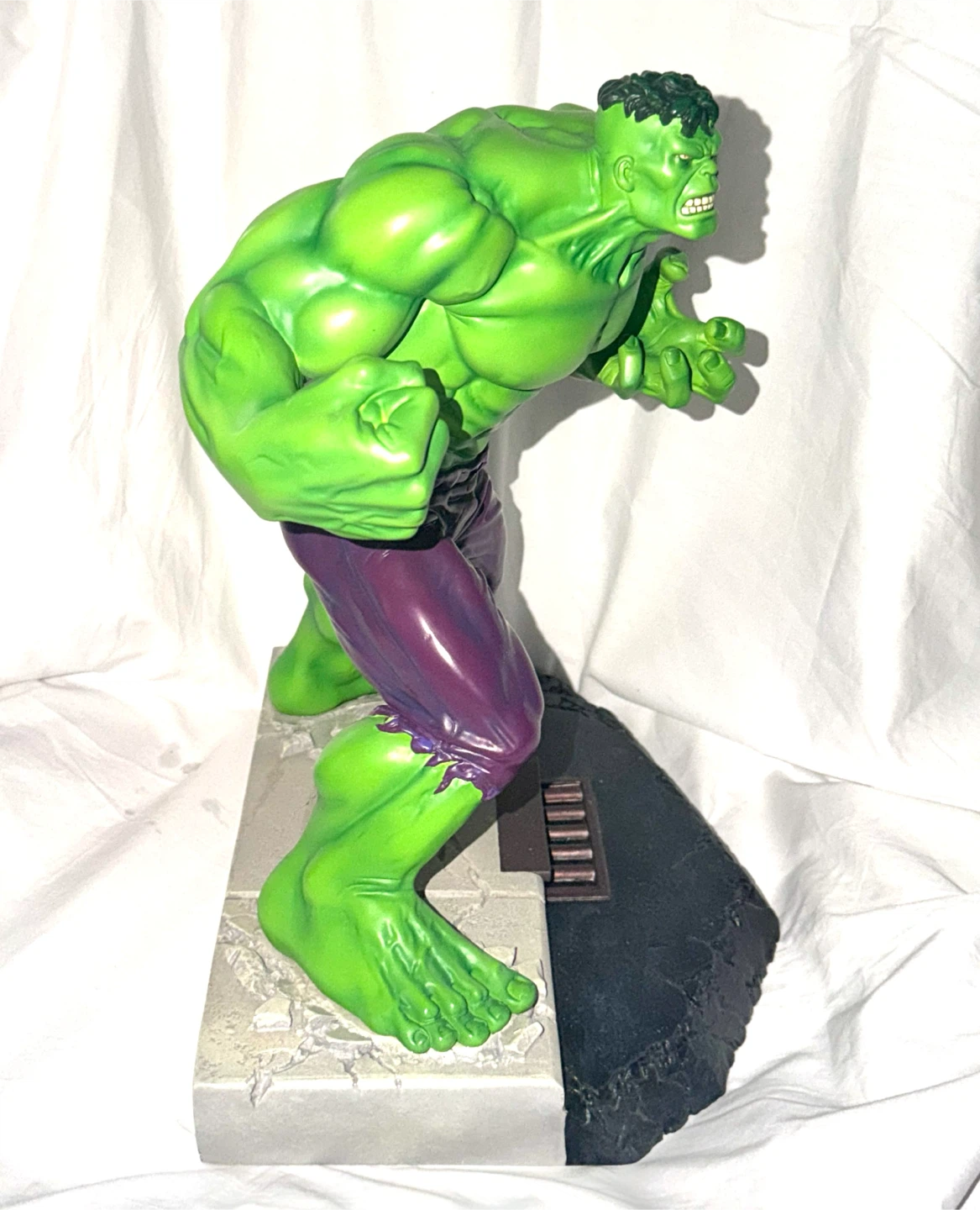 Hard Hero The Incredible Hulk Statue - photo 4