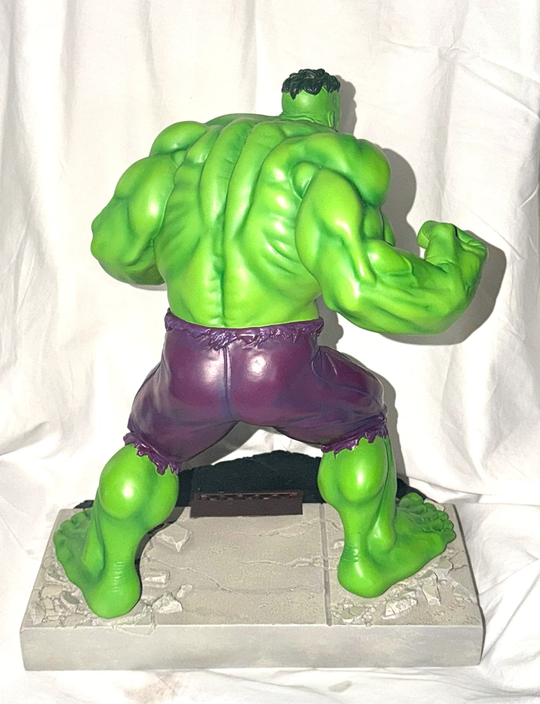 Hard Hero The Incredible Hulk Statue - photo 5