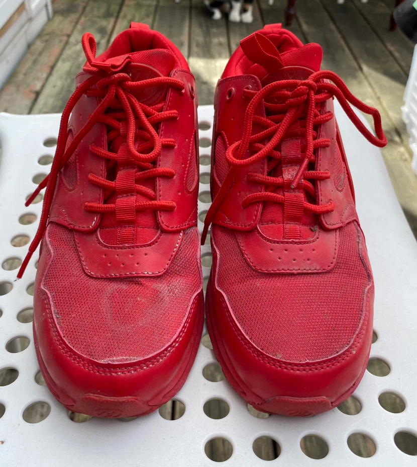 Red size 6 Heelys 🏈