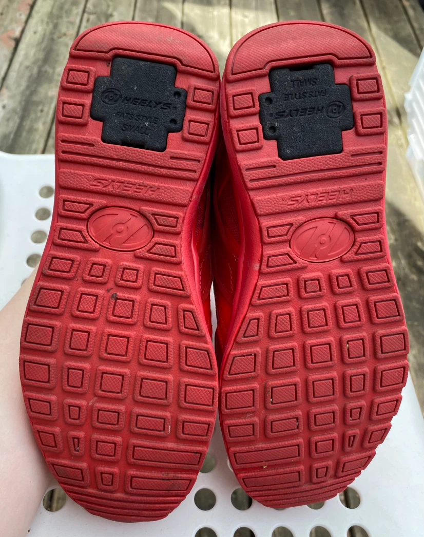 Red size 6 Heelys 🏈 - photo 4