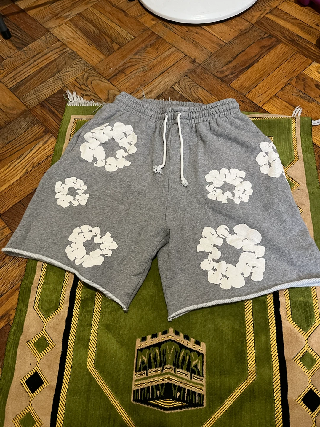 100% Authentic Denim Tears Cotton Wreath Sweat Shorts - Gray