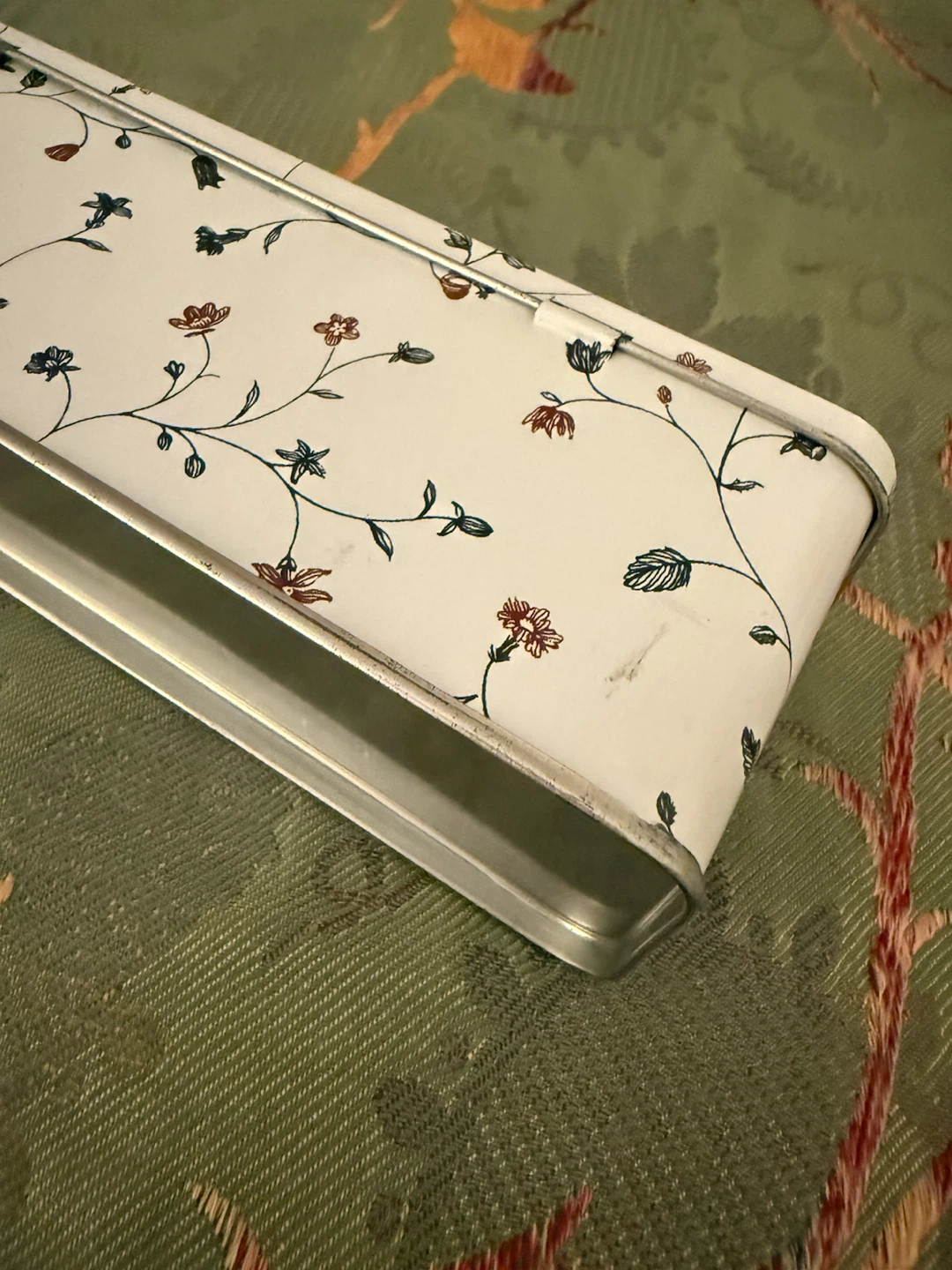 🏈Vintage Floral Metal Storage Tin - photo 2
