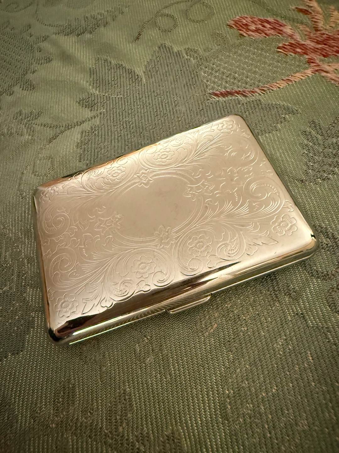 🏈Vintage Engraved Metal Cigarette Case