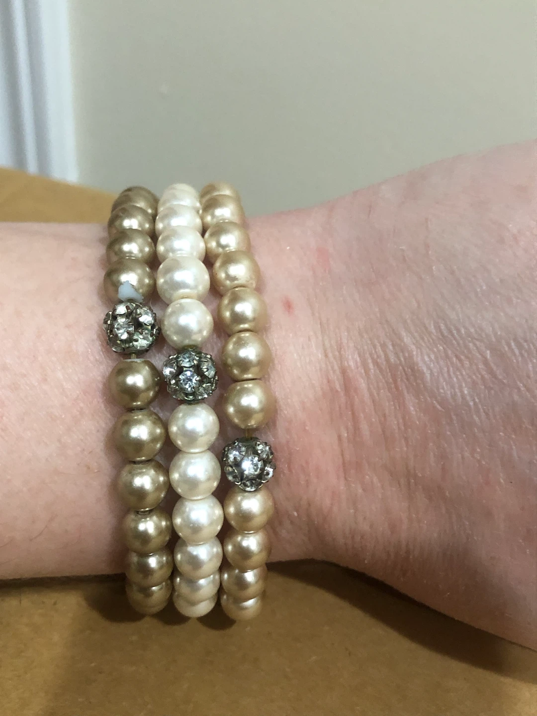 Three Beaded Faux-Pearl Bracelets 🏈 - photo 2